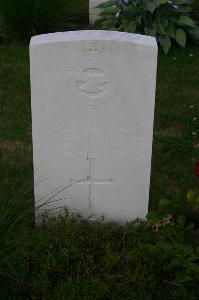 Dozinghem Military Cemetery - Cutler, Stuart Le Geyt